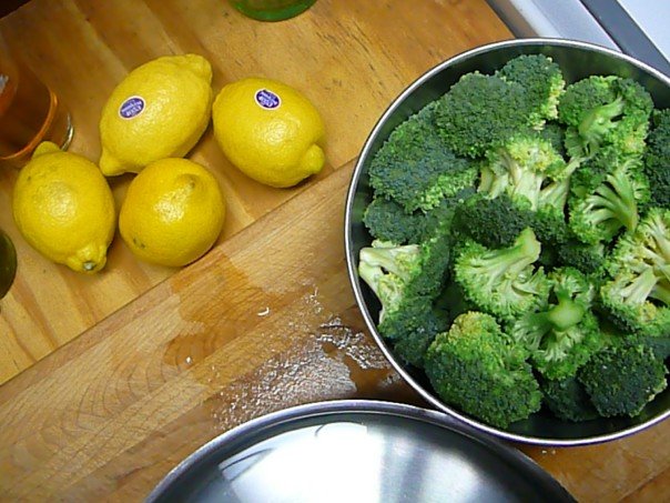 broccoli with lemon